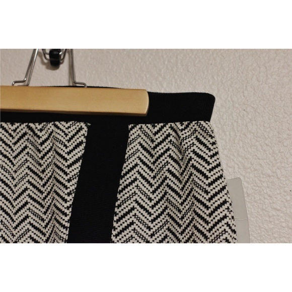 Zac & Rachel Knit Pencil Skirt Sz S HOLIDAY SALE - Picture 2 of 4
